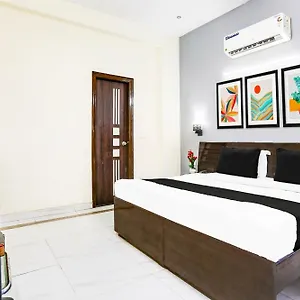 4* Hotel Super Collection O Sector 45 Near Huda Metro Station